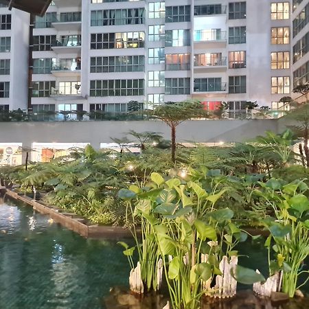 Hostel At Regalia Sky Pool Куала Лумпур Екстериор снимка
