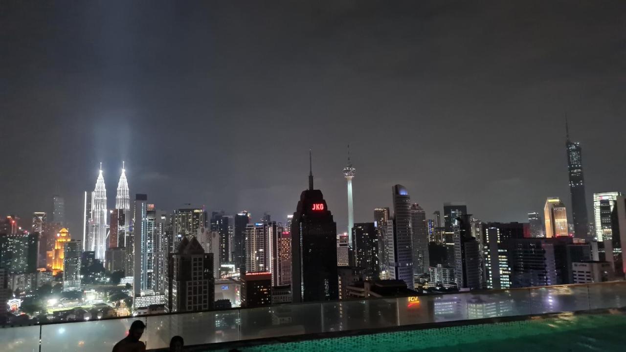 Hostel At Regalia Sky Pool Куала Лумпур Екстериор снимка