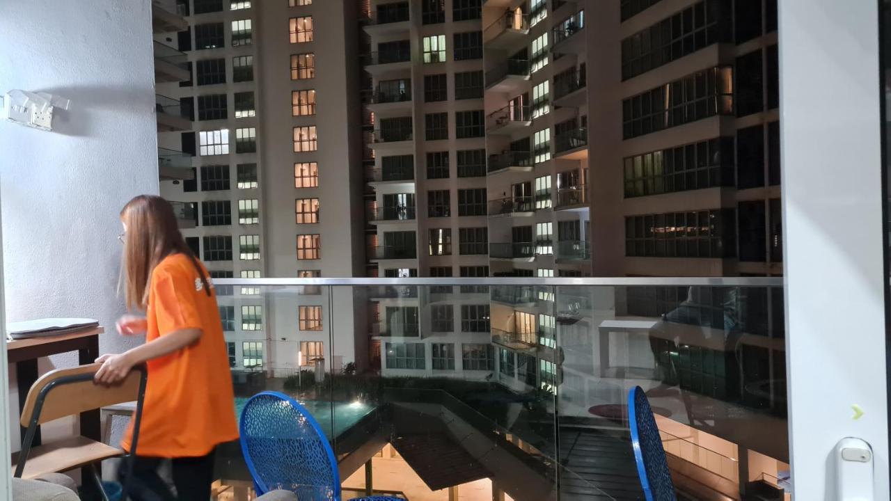 Hostel At Regalia Sky Pool Куала Лумпур Екстериор снимка