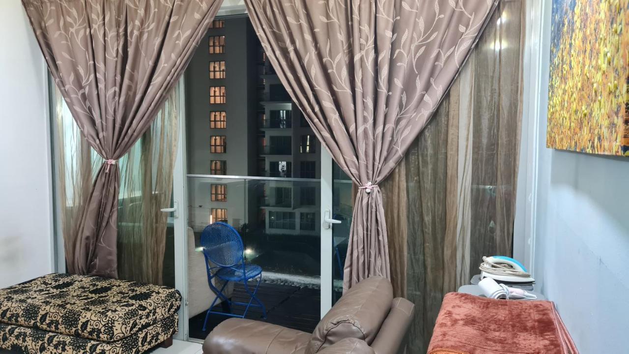 Hostel At Regalia Sky Pool Куала Лумпур Екстериор снимка
