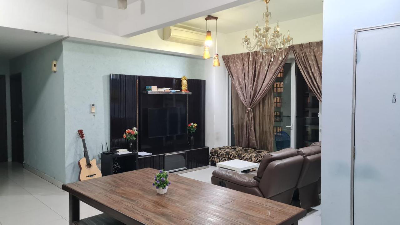 Hostel At Regalia Sky Pool Куала Лумпур Екстериор снимка