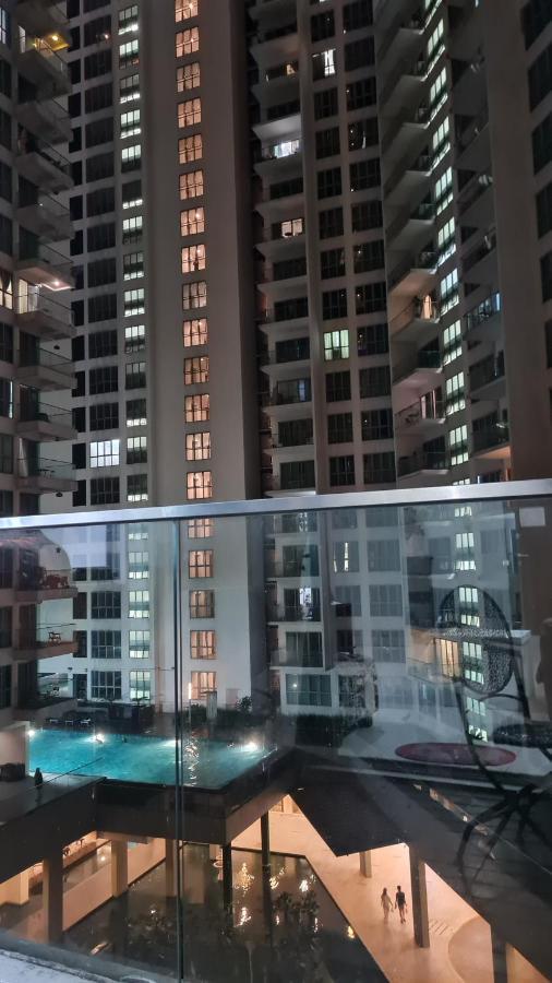 Hostel At Regalia Sky Pool Куала Лумпур Екстериор снимка