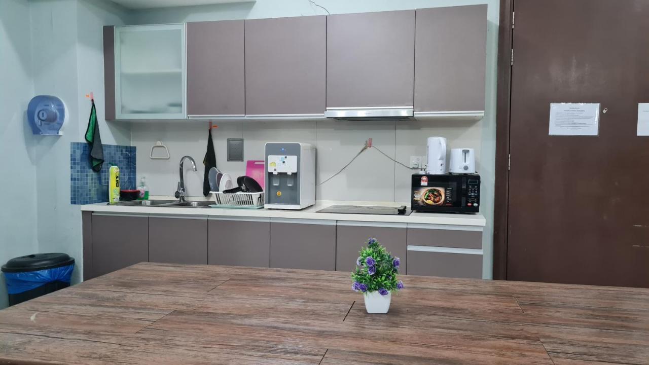 Hostel At Regalia Sky Pool Куала Лумпур Екстериор снимка