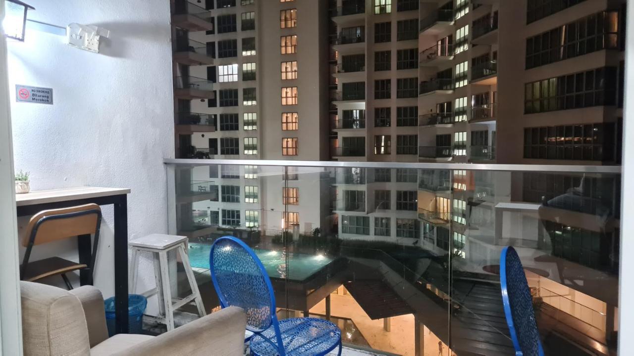 Hostel At Regalia Sky Pool Куала Лумпур Екстериор снимка