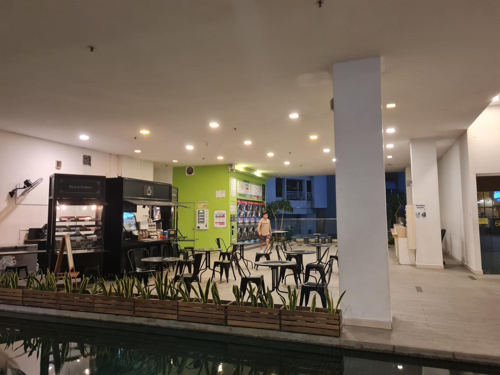 Hostel At Regalia Sky Pool Куала Лумпур Екстериор снимка